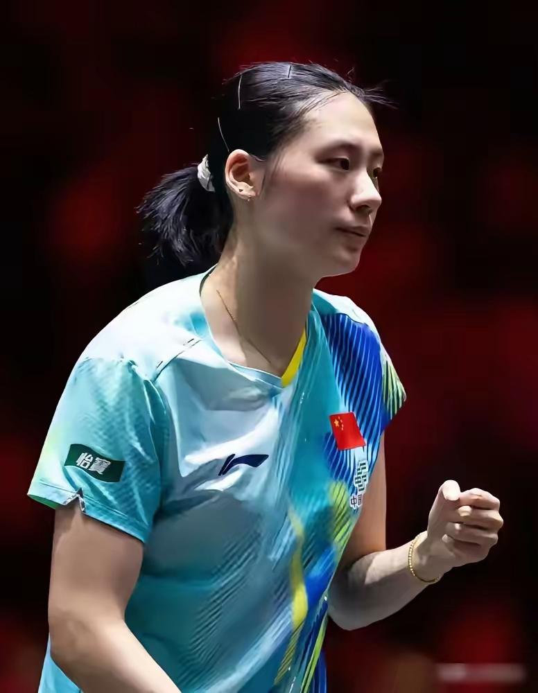 陈熠当陪练，显得有点尴尬？小将陈熠以陪练的身份参加伦敦世乒赛，据说是担任蒯曼的陪