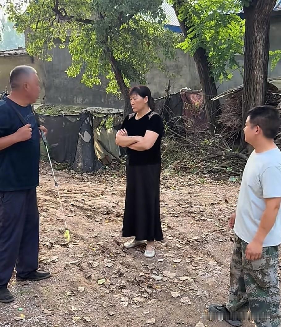小故事！超哥来找刘二蛋，他的倭瓜地里都丢了，半车倭瓜。明明有刘二