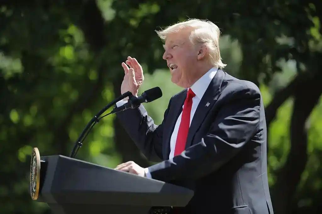 彭博社：特朗普宣布与中国进入贸易战！美国总统特朗普于周三表示，美国与中国已经陷