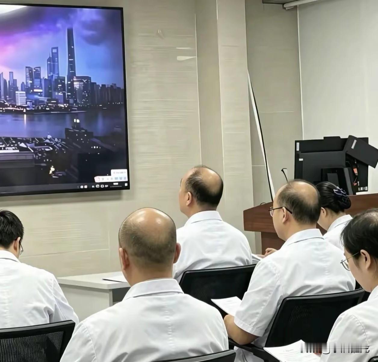 退休前挣钱才能活着，退休后活着才能挣钱！退休前与退休后的区别！句句大实话，精辟！