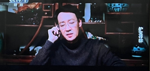 最近央视播出的电视剧，护宝寻踪最显著的特点，就是剧中大部分演员用关中方言进行对白