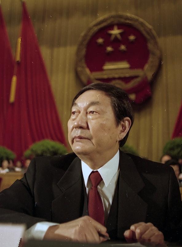 人代会上的朱镕基总理摄于1998年。