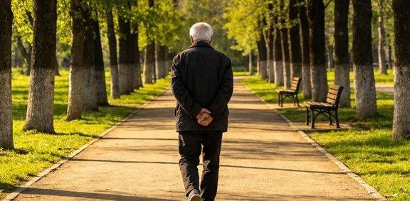 有个老中医跟我说：“你看那些长寿的老人，有几个是靠跑步活到九十岁的？他们靠的是慢