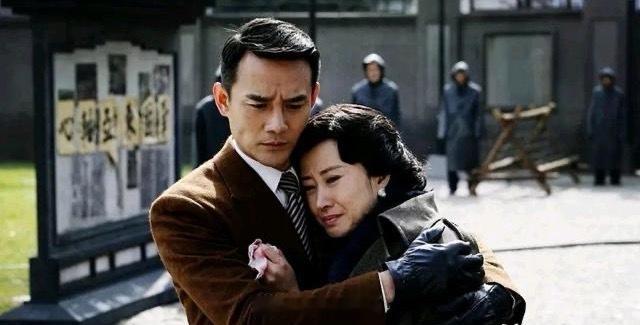🥝艺高热度“谍战剧”TOP5，剧粉不容错过！1、《伪装者》主演：胡歌，靳东2、