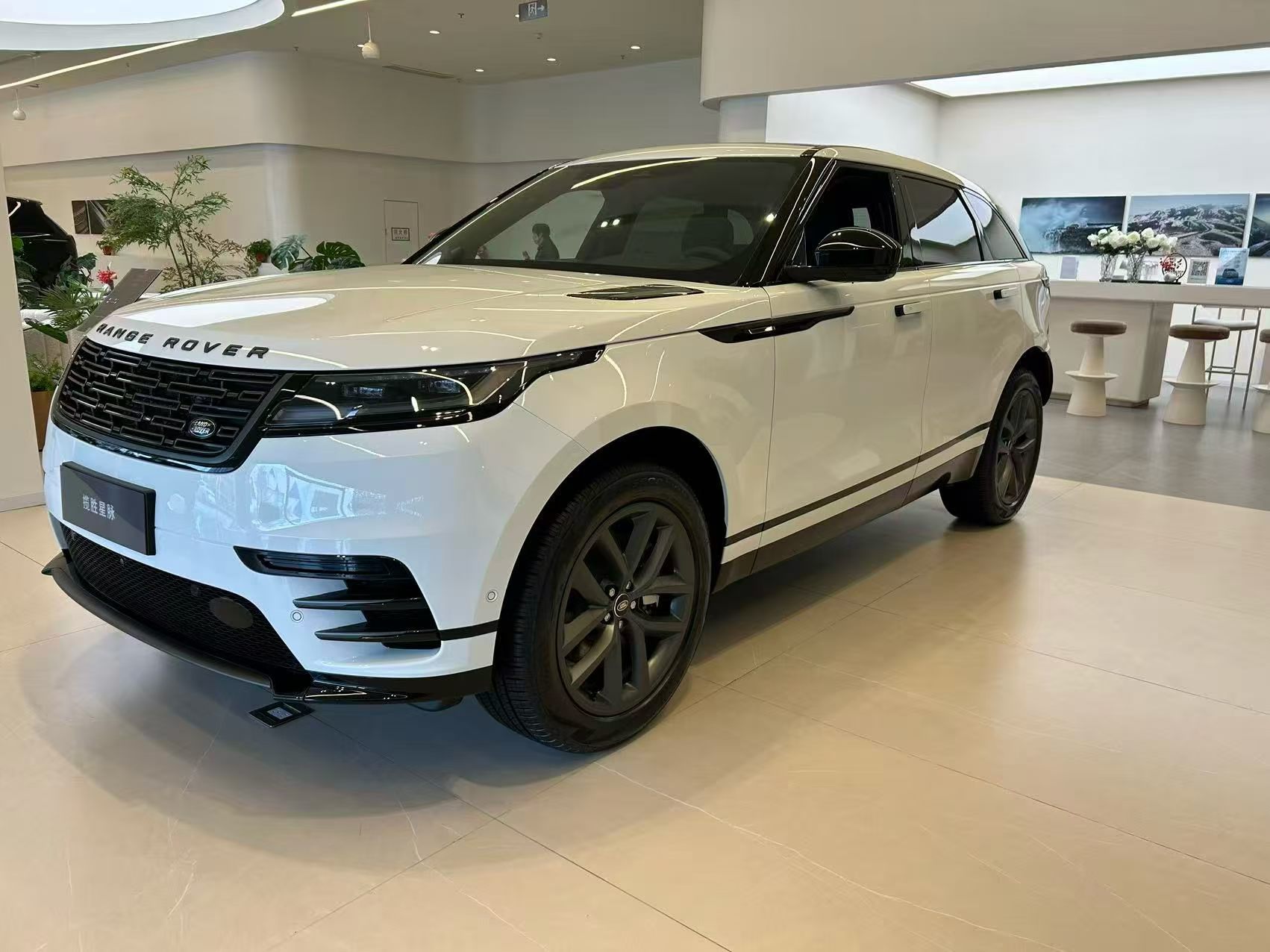 车型：26款星脉se指导价：63.8万配色：黑外黑内白外黑内成交车价：31.