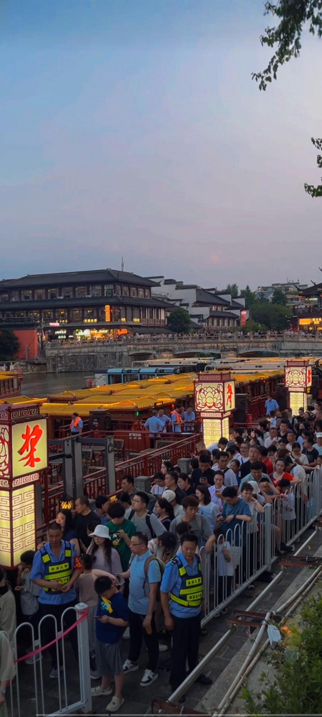 《想来南京旅游的朋友注意啦——南京新出了个“三季”……》作为国内网红旅游城