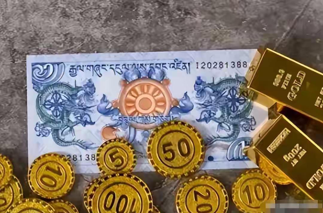 你敢信吗？10块钱人民币，在一个国家的首都集市里，居然是一张“大钞”。在咱们