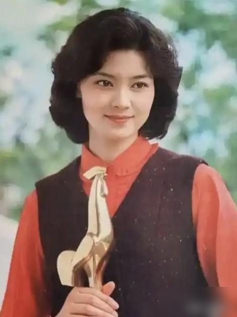 75岁刘晓庆吻戏连拍18条，男主小她30岁！你没听错，75岁的刘晓庆，在新剧里硬