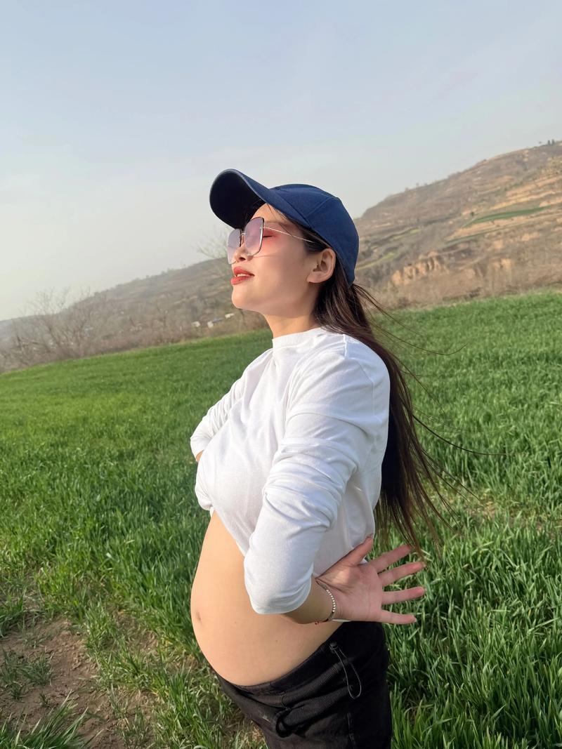 女人为生育造的什么孽？二十岁认识前夫，二十四岁结婚，四十岁离婚。我们是农村的