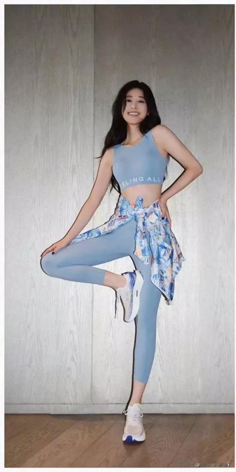 大家不要羡慕张俪了我们永远不可能成为她仅仅一个条件，我们就无法达到，那就
