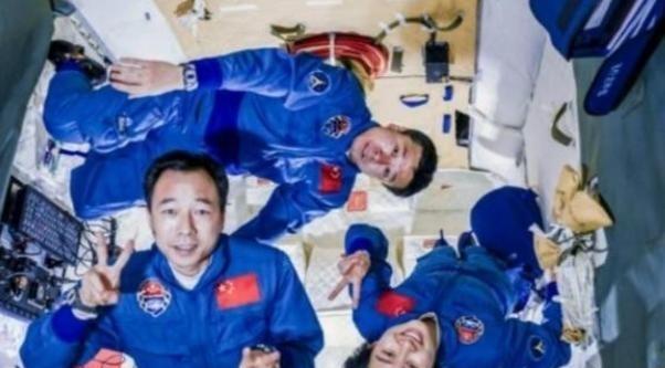 为什么大家都不提中国空间站了？没脸提，跟国际空间站差距太大。俄罗斯星辰模块空气