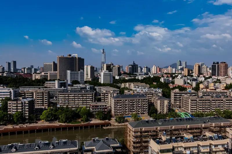 南京如今的房子值不值得买，还得具体区域具体分析。像2026年5月，鼓楼区整体二