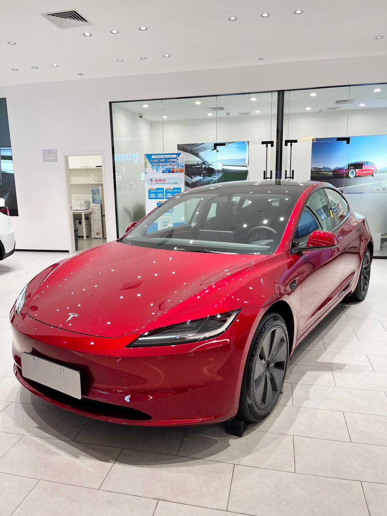 现在的特斯拉还值得买吗？不用纠结，看看我的分析。在头几年，特斯拉确实有一定的