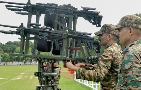 印度陆军多连装Negevs轻机枪，用来反无人机