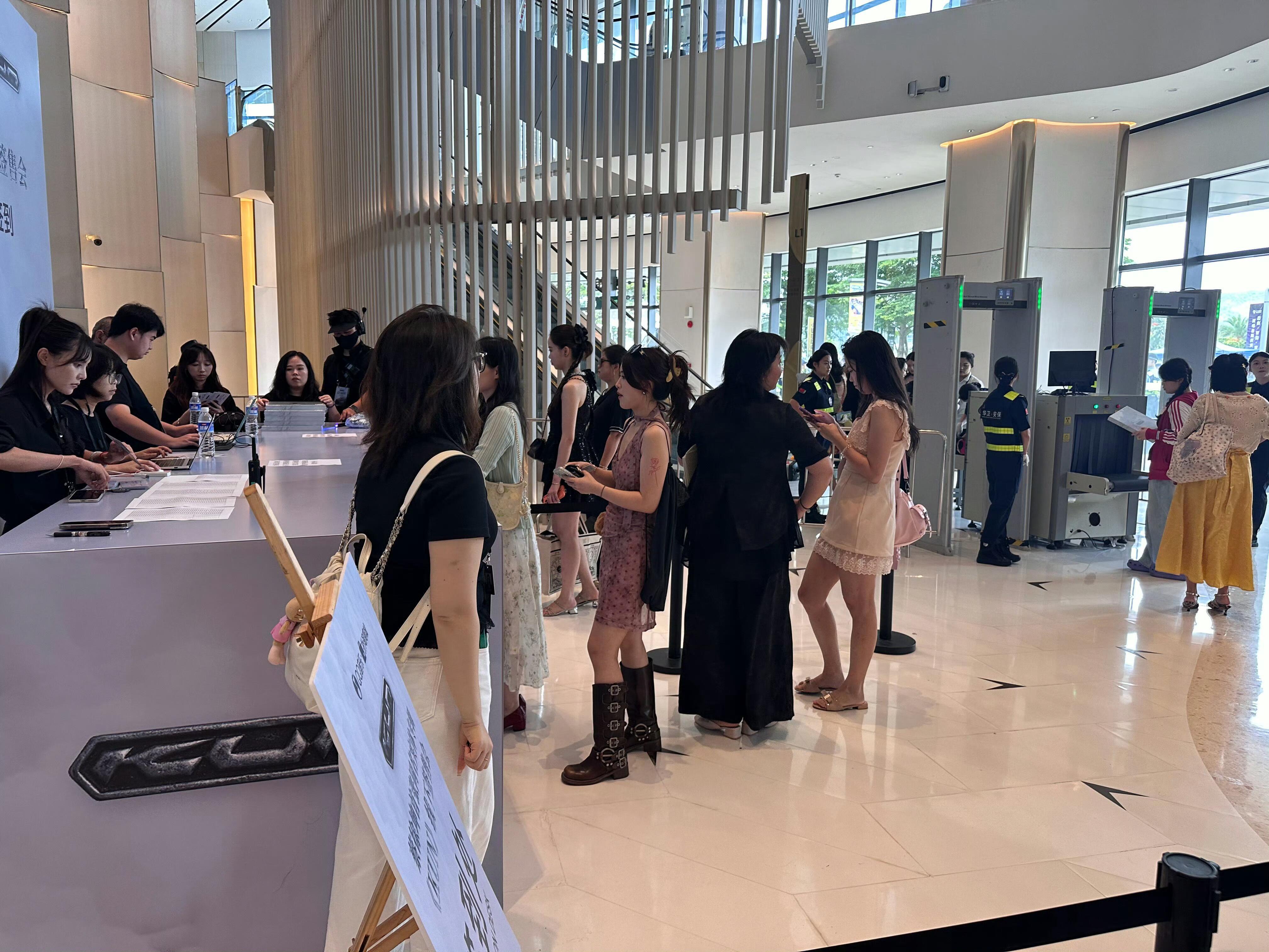 好贴心都是女保安