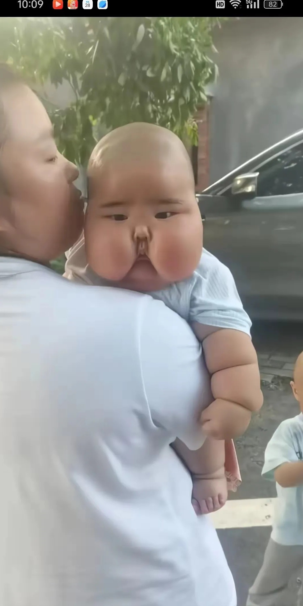 羡慕了！为啥别人家的宝宝没喝奶粉都能长得这么白白胖胖的！