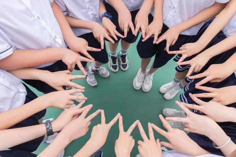 认知限制了人的高度。一个朋友说他去尖子班，讲起来应该考北大的学生的学习经验，同学