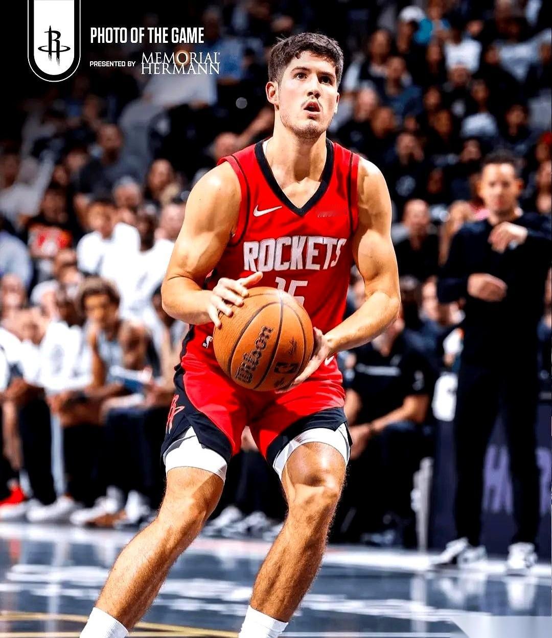 就让他替补，给他无限开火权。真的，天塌不下来。把他塞进首发，跟申京、阿门那几