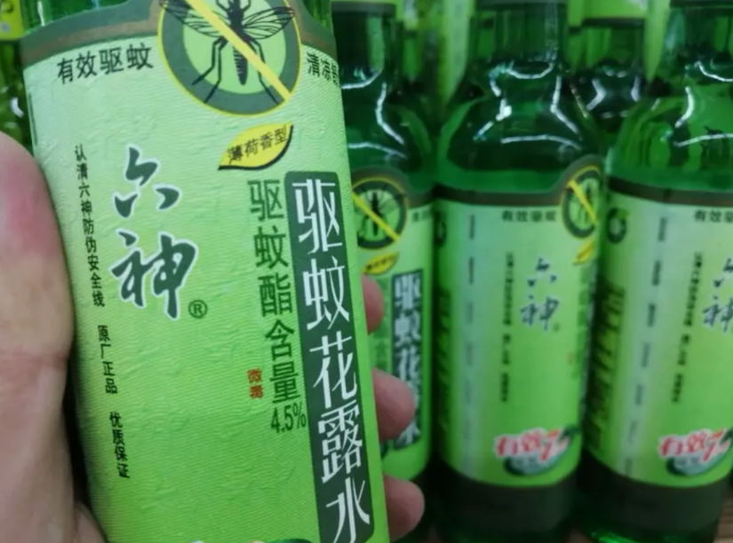 刚刚上火车安检，原来高铁现在也和飞机一样了。液体容器超过100毫升就不让带了。