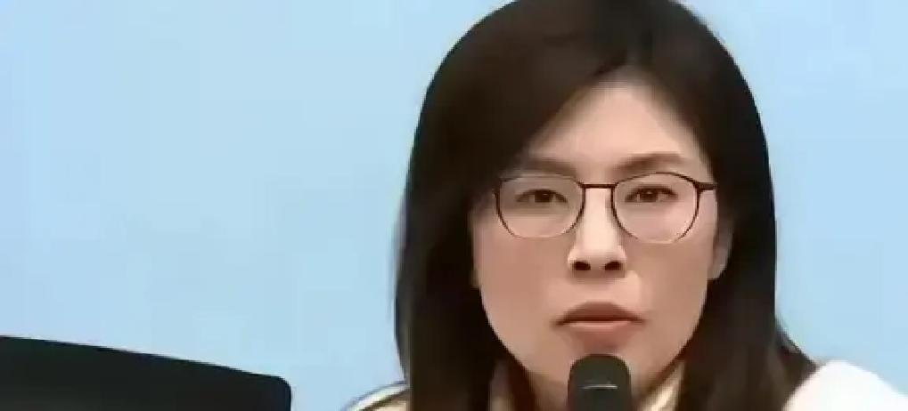 万万没想到，台湾省时事评论员郑丽文竟然抛出了这么犀利的问题！她表示，“如果有一天