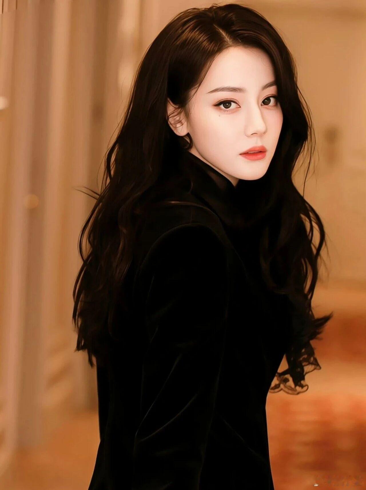 贾冰在节目中表示想找白敬亭买衣服，沈腾随之附和，被认为是在为白敬亭的潮牌打广。自