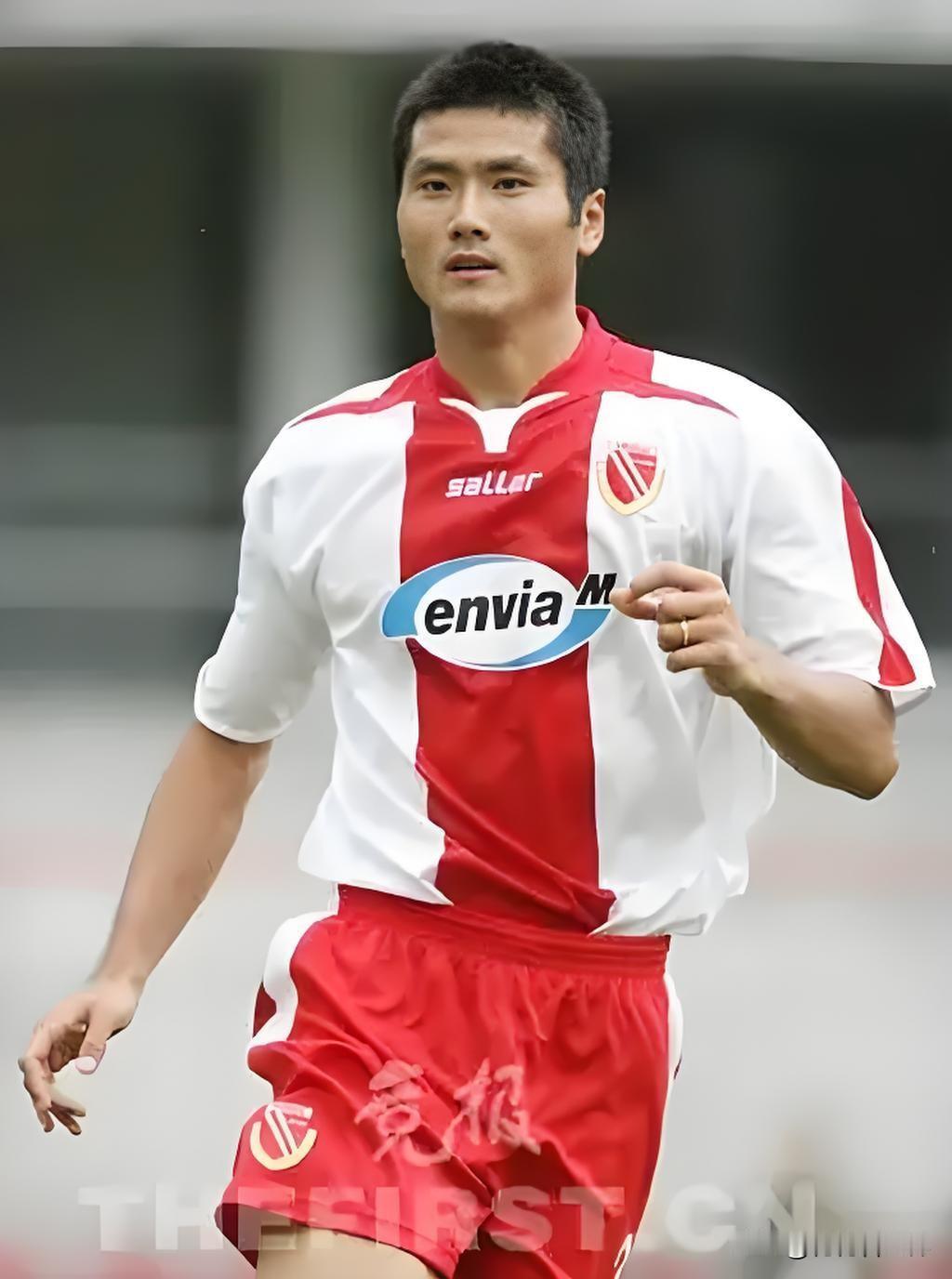 邵佳一，被称为中国的贝克汉姆。无论从技术、敬业精神和人品，其都堪称老一代国足的模