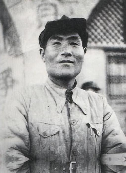 1959年，一辆挂着总理专车牌号的轿车，缓缓驶进了中南海。车里坐的，不是总理