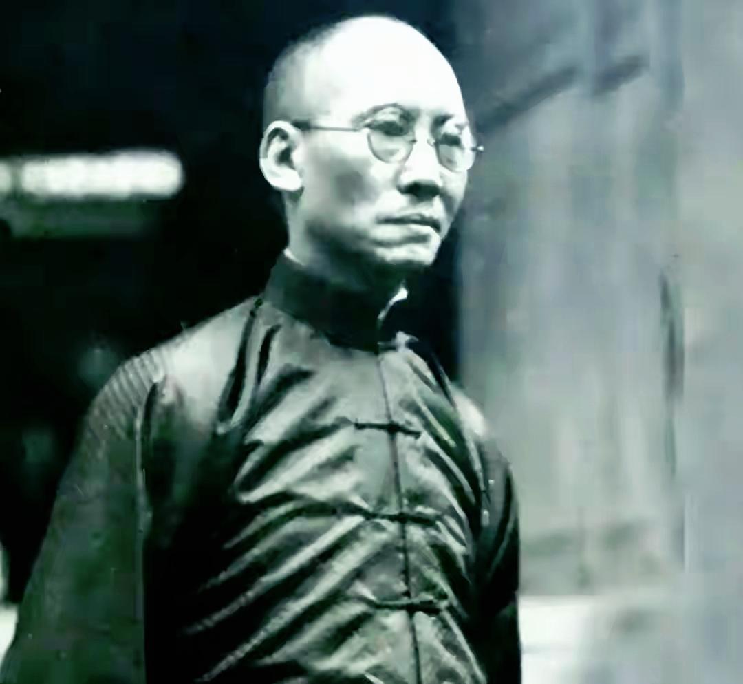 1950年陈赓击毙副主席之子，毛主席没做一句解释，只送了一箱东西！19