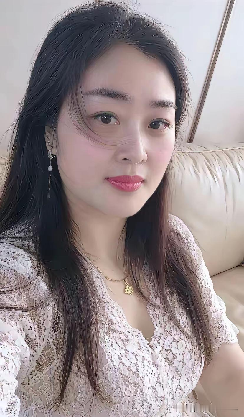 在情感的世界里，信任和背叛变得愈发复杂。如今，靠感情维系一段关系，不...