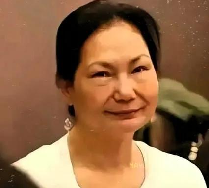老人住豪宅被指鸠占鹊巢，子女起诉要房，法院怎么判？北京一处高档小区的老公寓最近