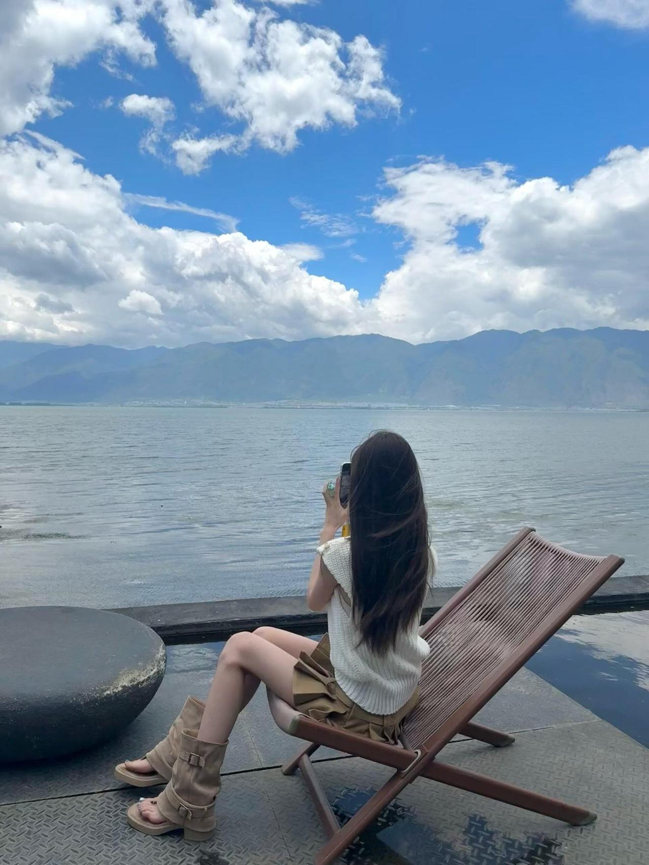 人这一辈子，如果有一天，你突然没了收入，你就会发现，最先看不起你的，就
