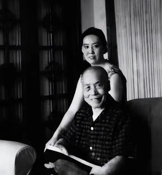 1966年7月26日，27岁的胡友松和76岁的李宗仁，在北京西总布胡同5号举行婚