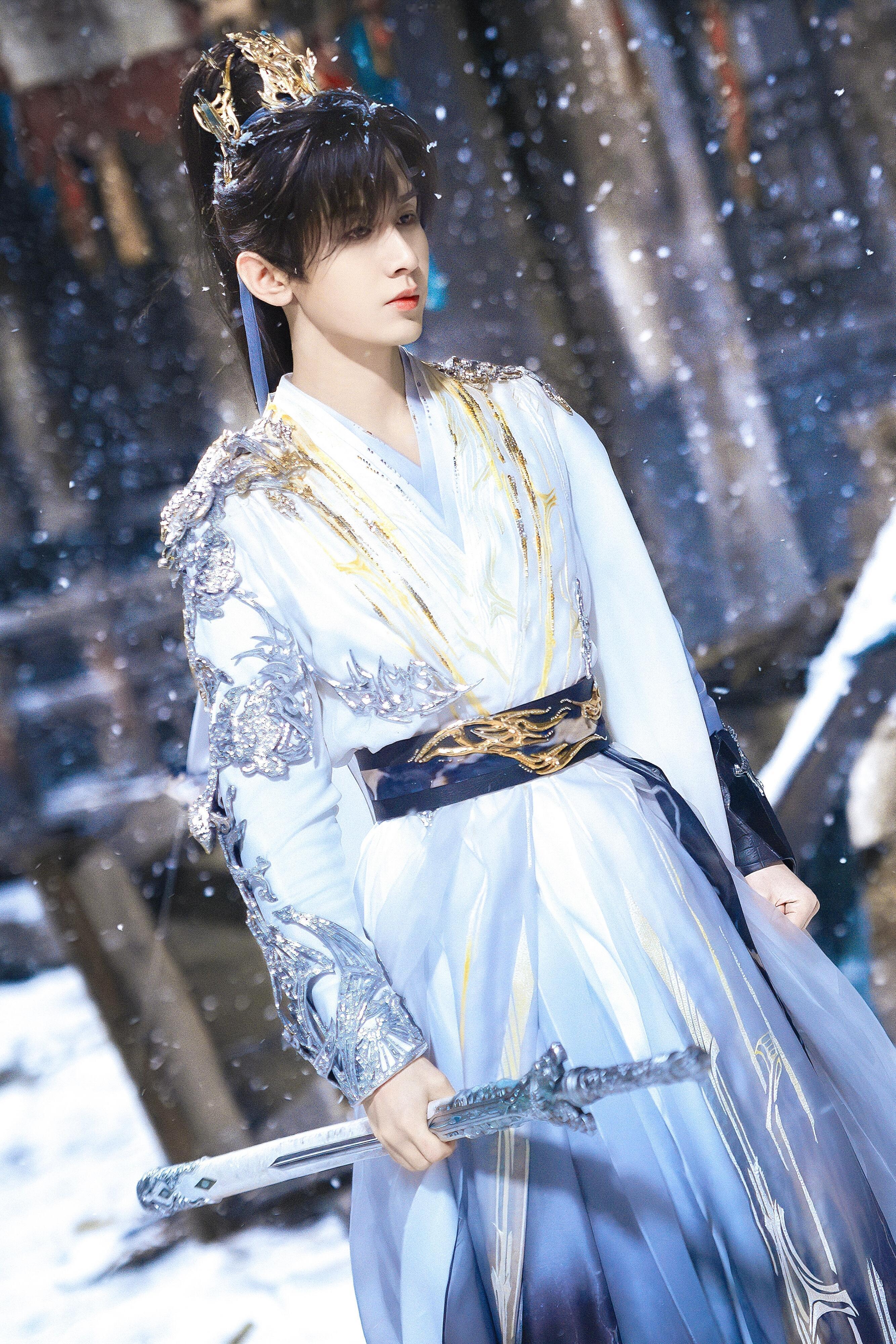 看到标题我就知道又是成毅默默拍戏，剧粉入坑考古，又把一群新粉迷住了我懂