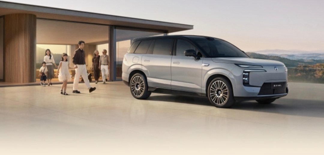 昨天去我姑姑家里，刚满50的姑姑从医院退休，迎来了养老生活，姑父呢老车开了十年了