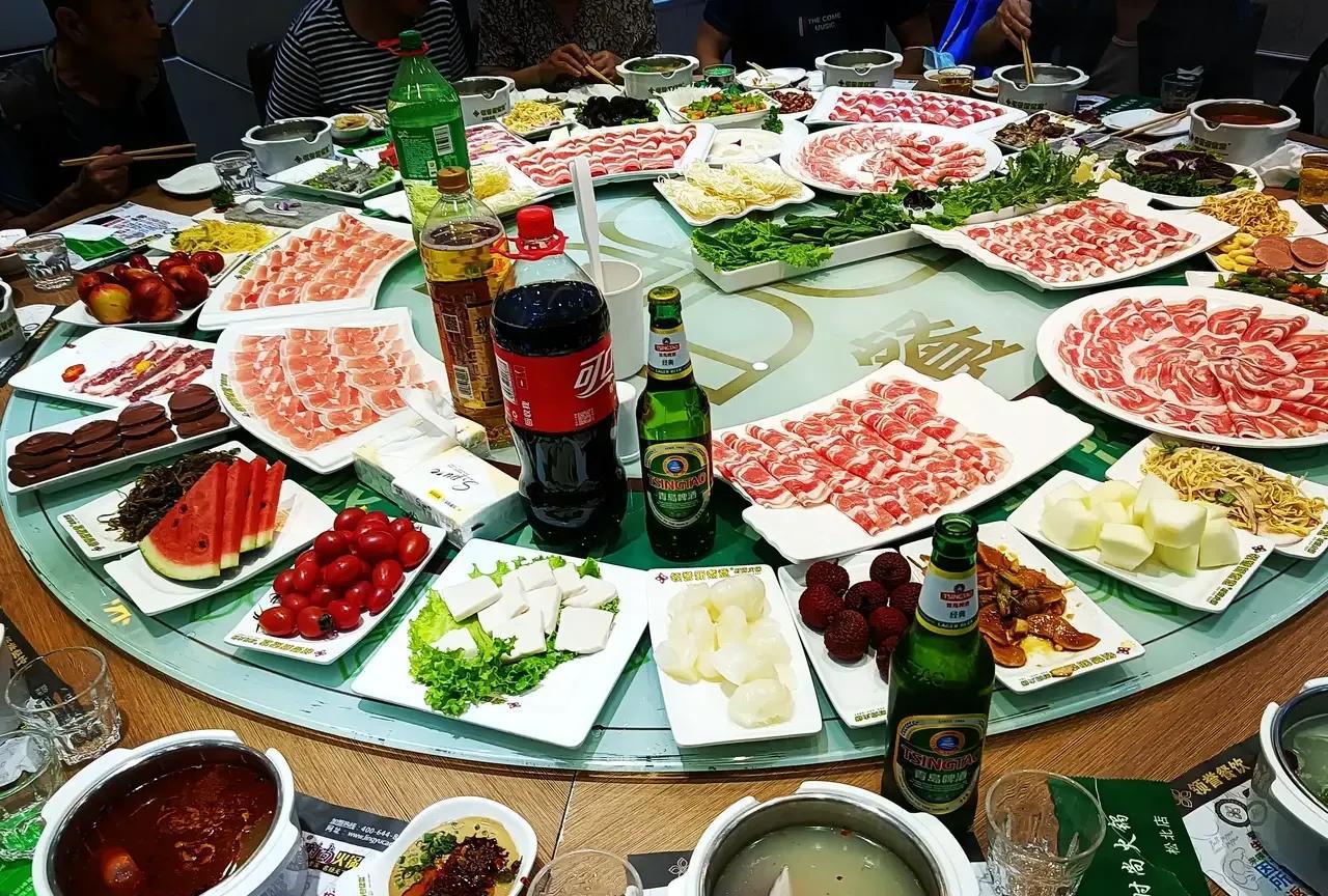 现在的餐饮生意真是不好干，杭州下沙这边的饭店，很多来吃饭的客人都自带酒水，导致饭