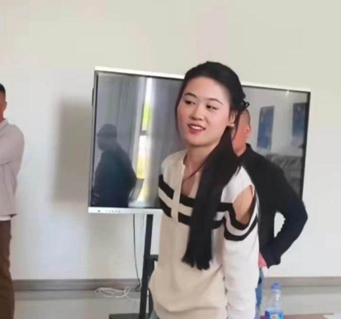 朱之文儿媳陈萌的一纸声明，犹如平地惊雷，彻底打破了围绕“大衣哥”家庭借贷传闻的宁