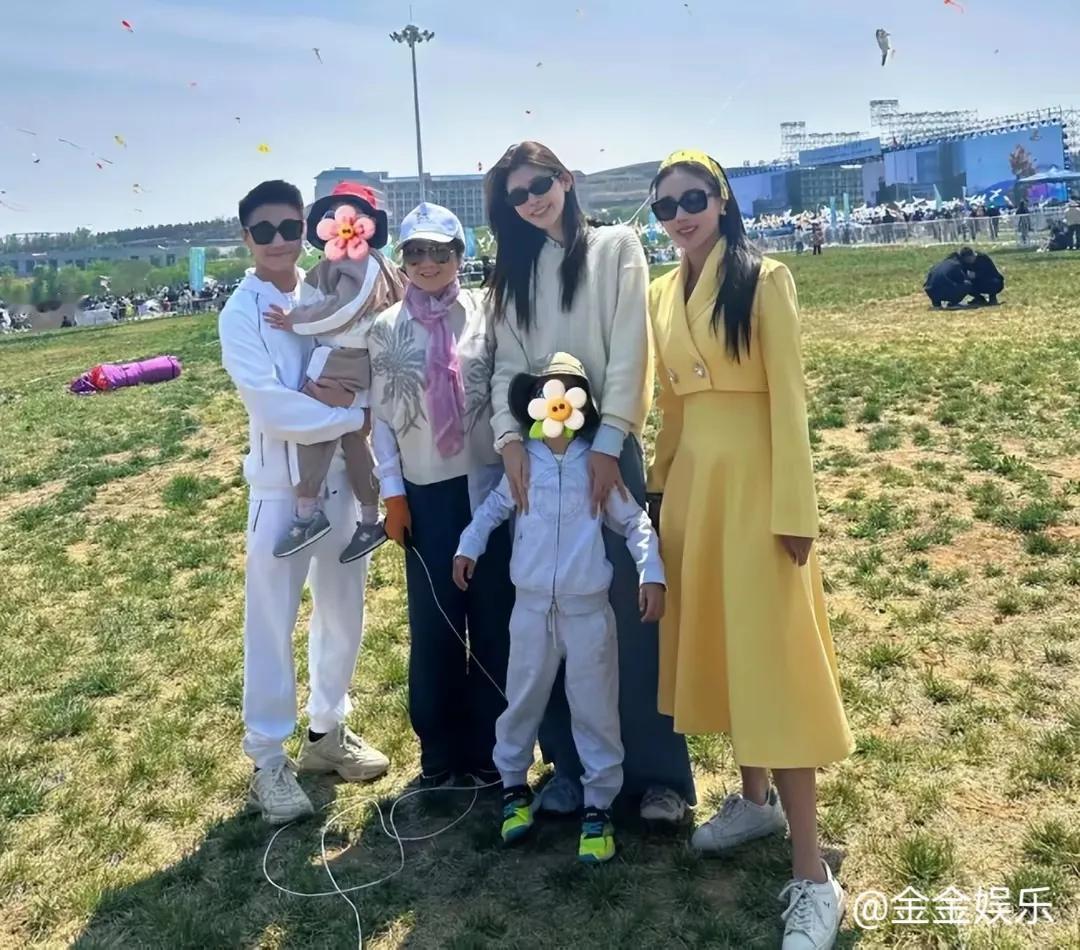 何猷君与奚梦瑶的结合，宛如娱乐圈与豪门圈的一场浪漫邂逅，而他们儿子的身高优势，更