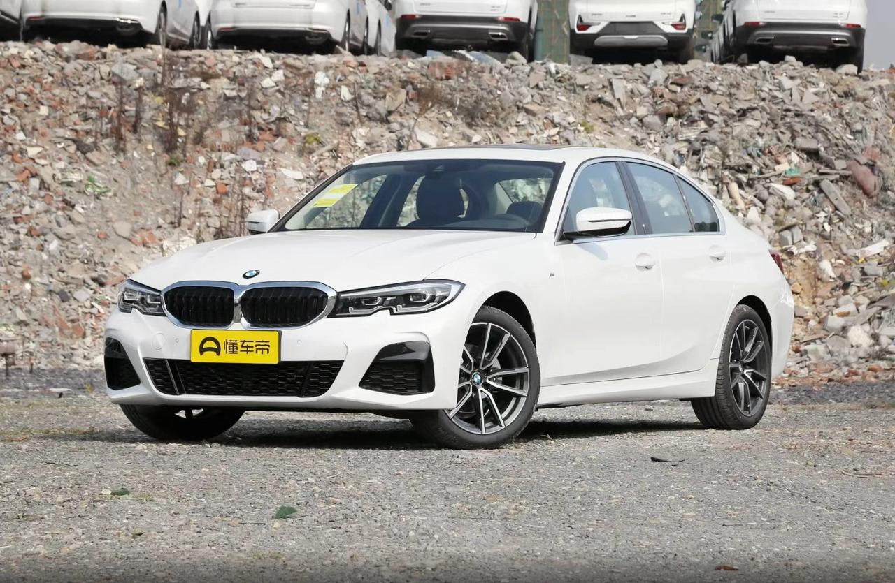 最近不少朋友私信问我：“现在10多万能买辆二手宝马3系，是不是真香？”说实话，这