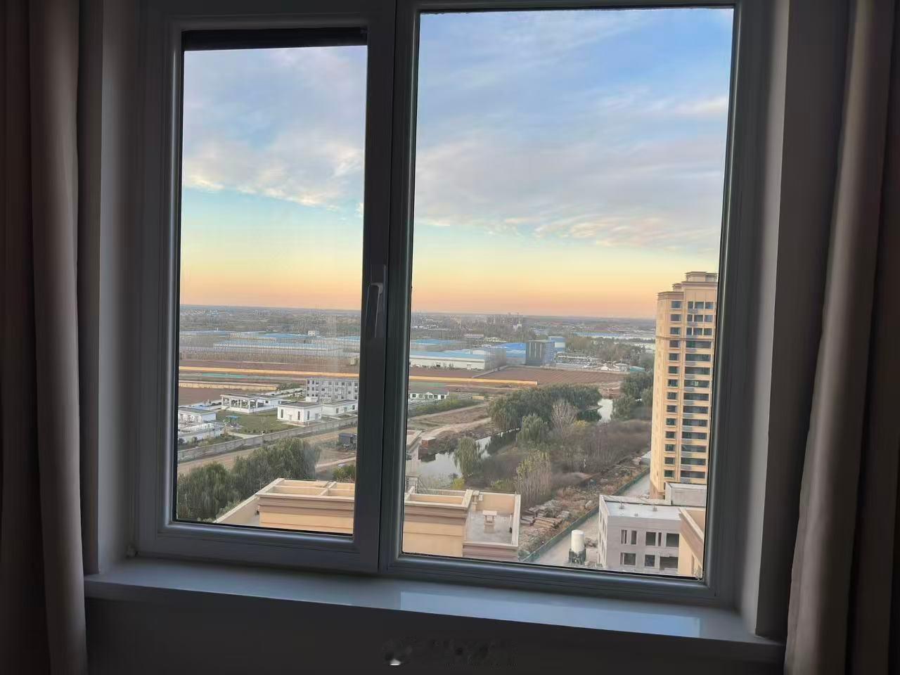 说一个残酷的事实，高层/超高层住宅，起火后救援真的特别困难，我们老家前些年比较推