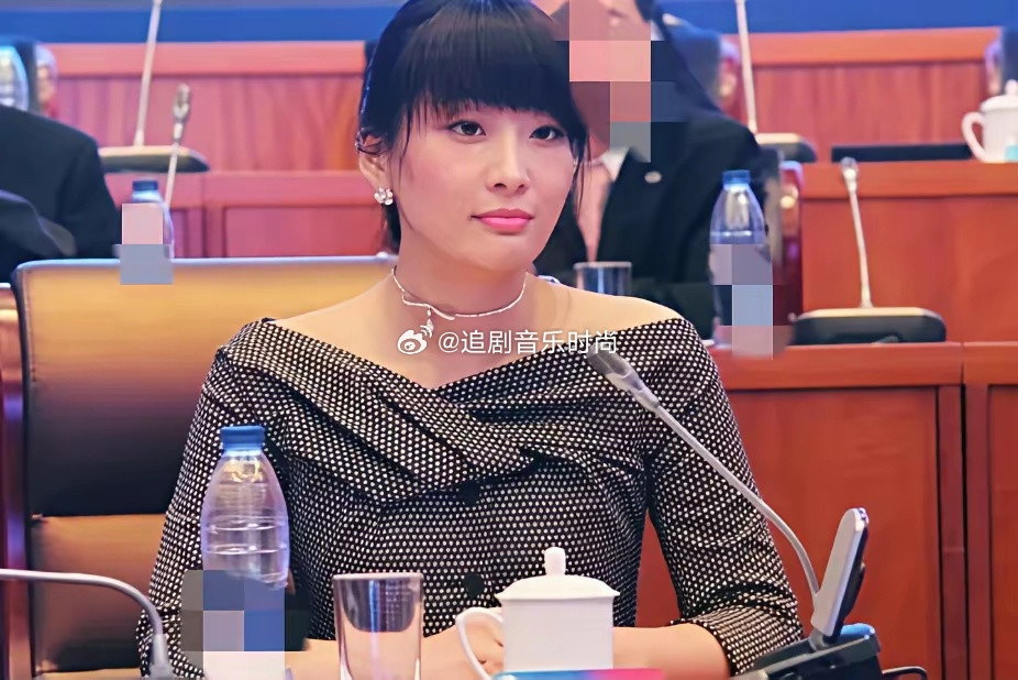 最近闹得沸沸扬扬的娃哈哈事件，让人不由想起长公主10年前的一段采访。当时主持人问