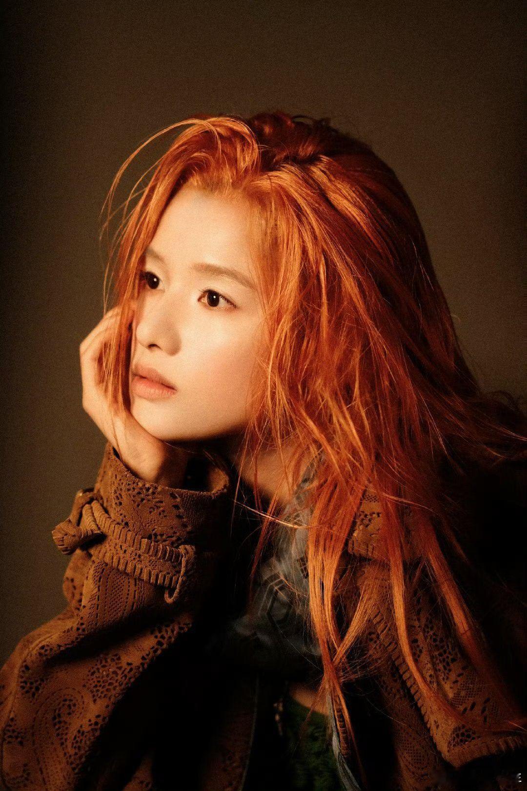 张婧仪新发色张婧仪新发色好绝，温柔又亮眼，自由又灵动！！