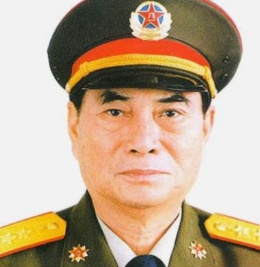 1996年，时任中央军委副主席的张万年来到山西视察，在饭桌上他听到了一名部队领导