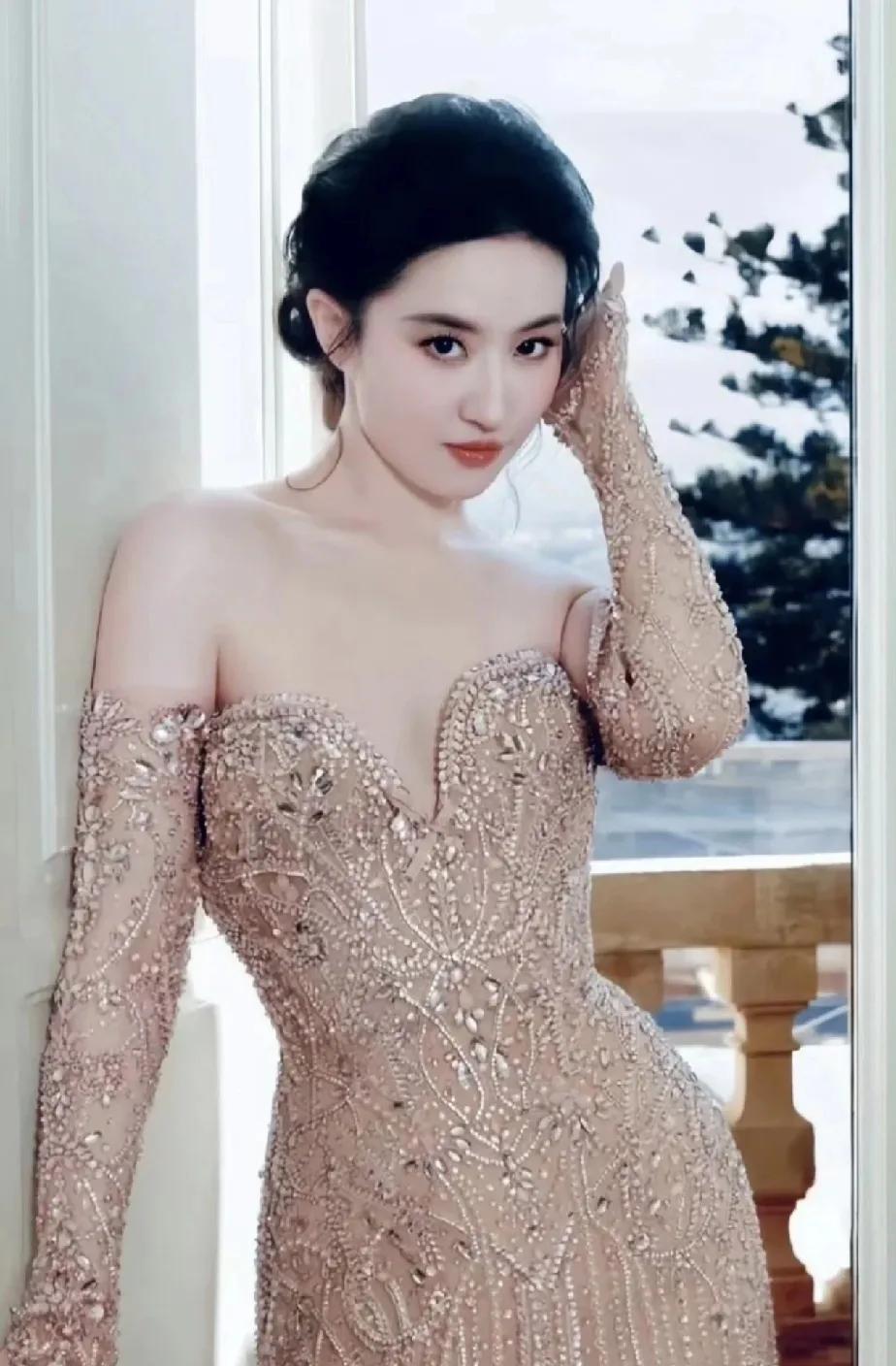 都是顶级美女，一个越穿越高级，一个越穿越土，这是什么原因，气质吗？