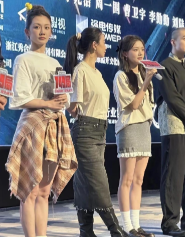 左边这个女演员看着好眼熟，就是叫不出名字来。​​​