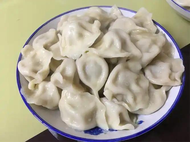难怪你包的饺子就是没外边卖的好吃。 同样的肉，同样的调味料，别人调的饺子馅儿