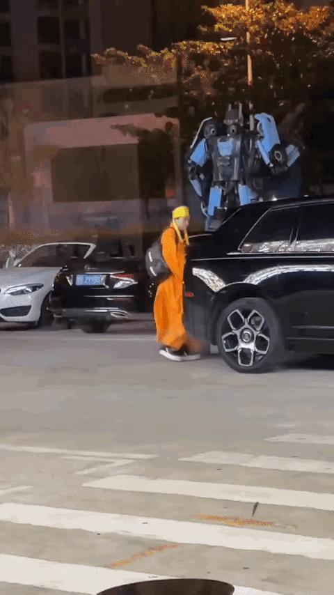 一直很困惑，佛门净地，清心寡欲，哪来那么多钱？​