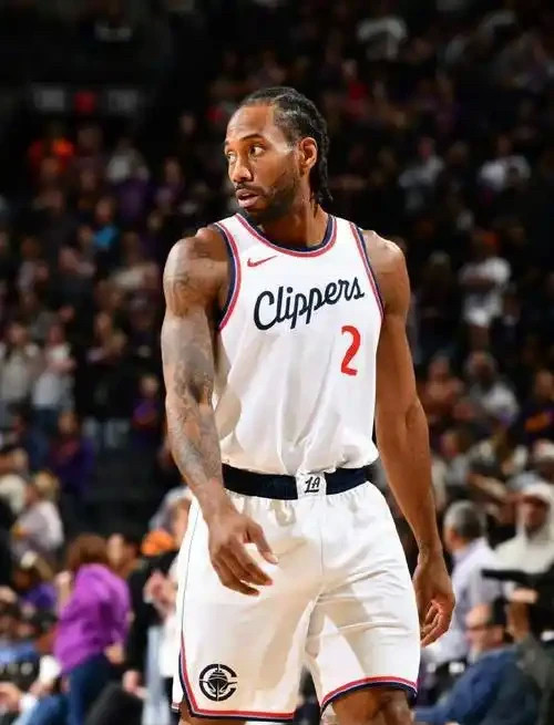 快船出局，伦纳德真要走？三队抢人，谁最靠谱。快船今年季后赛又止步首...