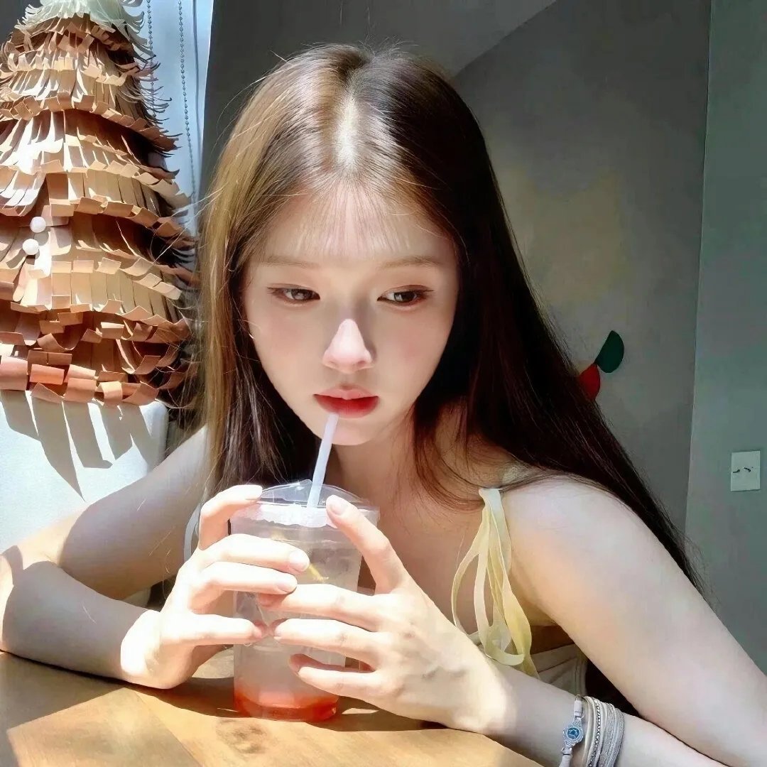 𝙒𝙚𝘾𝙝𝙖𝙩|女生头像搞怪/Ins/发癫/女生头像/