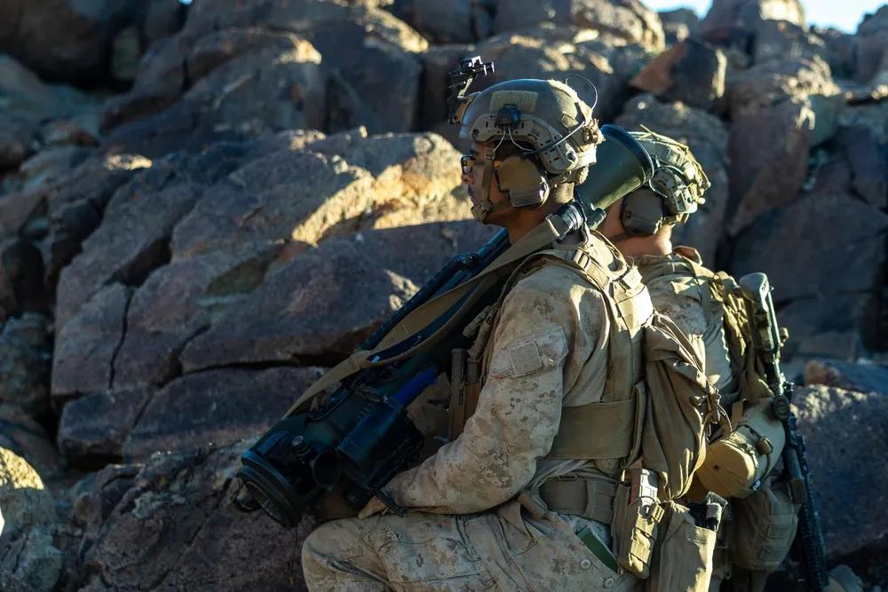 2025年12月12日，隶属于美军第1海军师、第4海军团、第2营的海军陆战队机枪