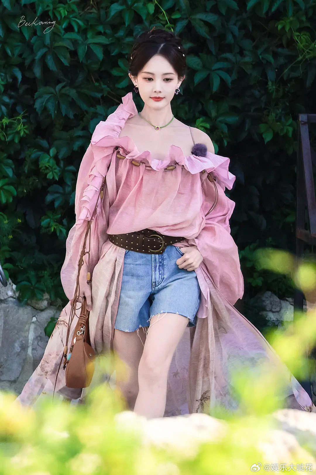 这个李一桐路透也太美了！站姐拍的姐姐妹妹找娃娃路透造型真的好美​​​
